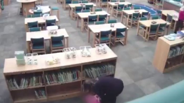 “Cuando vi el video fue desgarrador”: Captan a profesora que golpeó a niña de 5 años que se escondió en la sala