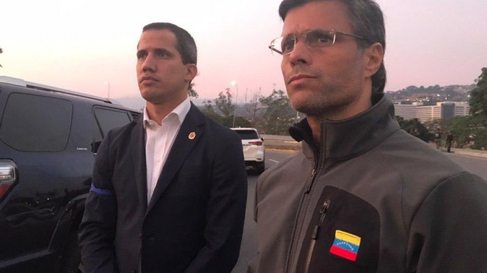 Opositor Leopoldo López fue liberado por militares rebeldes: Junto a Juan Guaidó llama a tomarse las calles