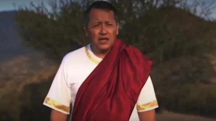 Polémica por alcalde que aprobó presupuesto de $40 millones para película donde actúa él y un concejal