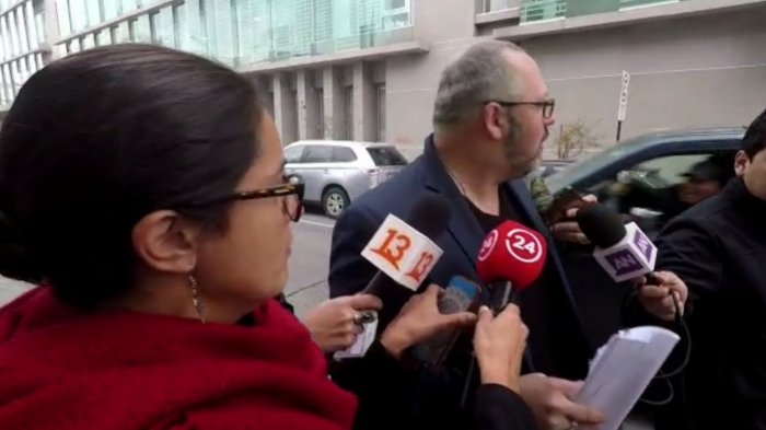 De la nada: Sujeto en camioneta insultó a Dávalos cuando hablaba con la prensa