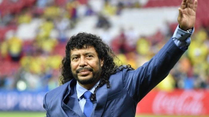 René Higuita paró en seco la homofobia: Salió en defensa de dos hinchas de Atlético Nacional que estaban besándose