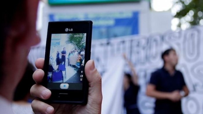 Drástica medida: Liceo de Calama anunció que prohibirá legalmente el uso de celulares en el establecimiento