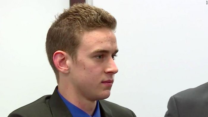 No quería ser vacunado contra la varicela y los demandó para que no lo hicieran... se contagió de varicela