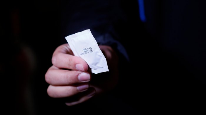 Este es el plan que instala dispensadores gratuitos de condones en colegios de Providencia