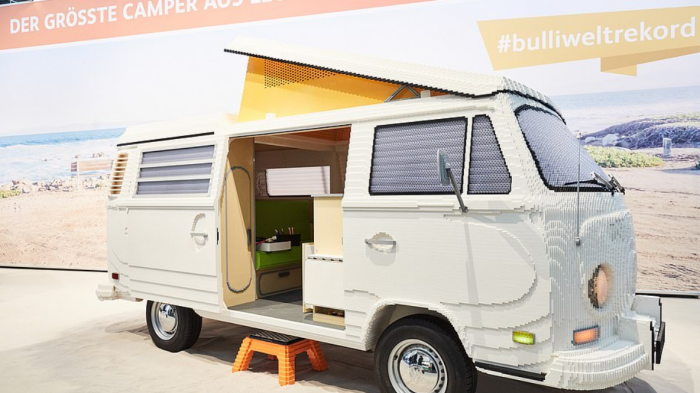 Así es la increíble combi hecha con 400.000 piezas de Lego