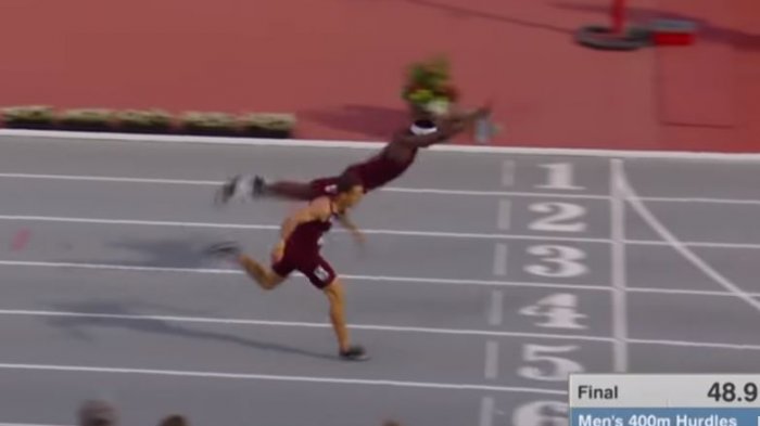 ¿Es broma? Atleta se lanzó un piquero en la línea de meta y ganó la carrera