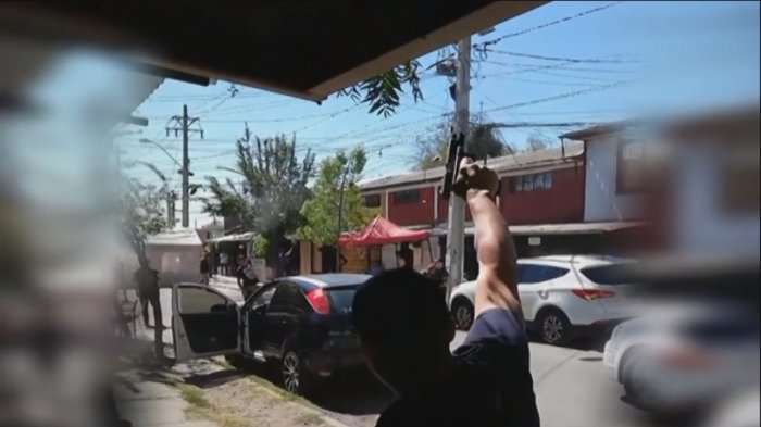 Vecinos de Conchalí debieron pasar toda la noche escuchando disparos por peligroso velorio en plena calle