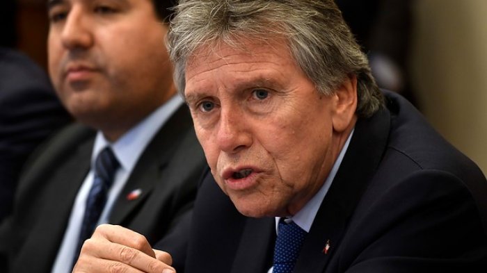 Alberto Espina ordenó devolver dineros que fueron cobrados por fletes y pasajes