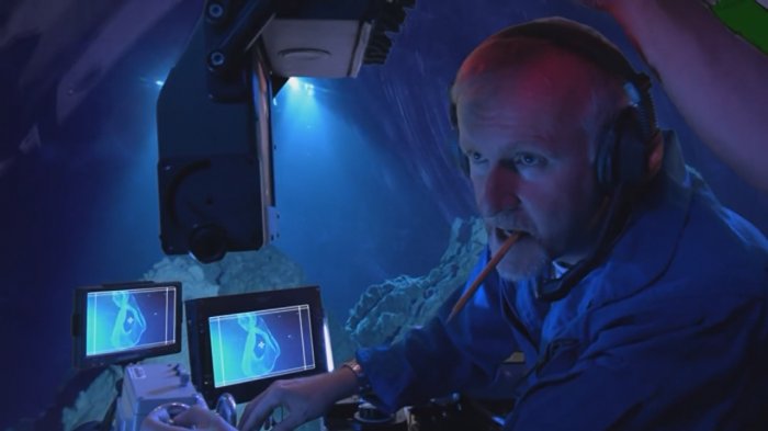 Explorador llegó a lo más profundo del océano y se encontró con bolsas de plástico y envoltorios de caramelos