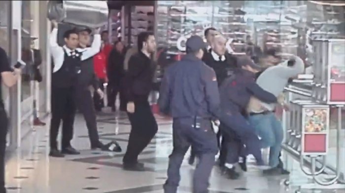 Sólo con prohibición de acercarse al mall: En libertad quedaron mecheros y guardias que los golpearon con basurero