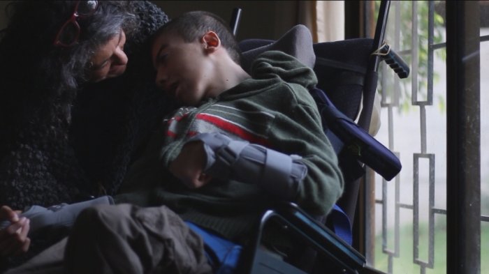 Tienen un autocultivo de marihuana medicinal, pero son investigadas por narcotráfico