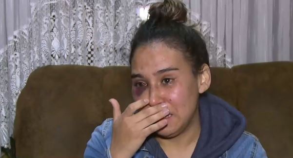 La patearon en el suelo: Joven fue golpeada por el padre de su hija, la actual pareja y su ex suegra