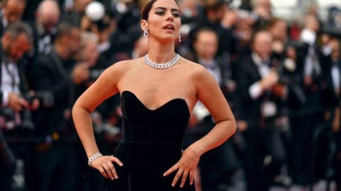 Lorena Izzo, la actriz chilena que deslumbró en su paso por la alfombra roja de Cannes