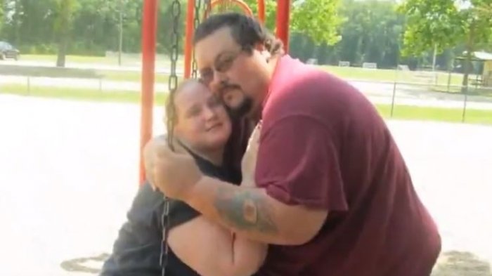 Pareja enjauló a joven con autismo y la obligó a comer cenizas de su madre muerta