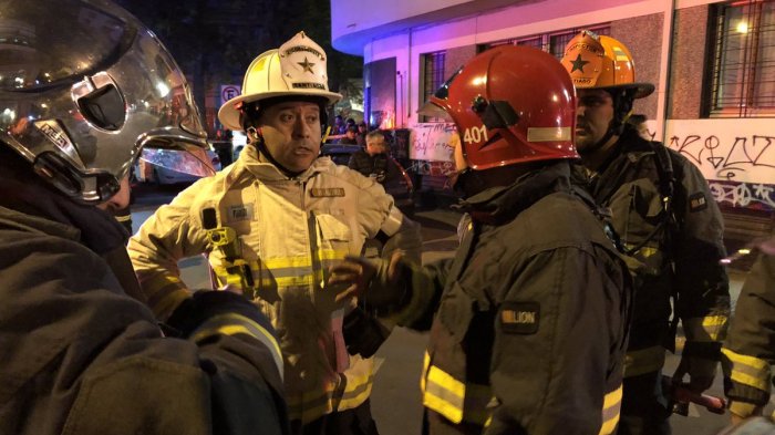 2 adolescentes y 4 adultos brasileños murieron intoxicados en departamento del centro de Santiago