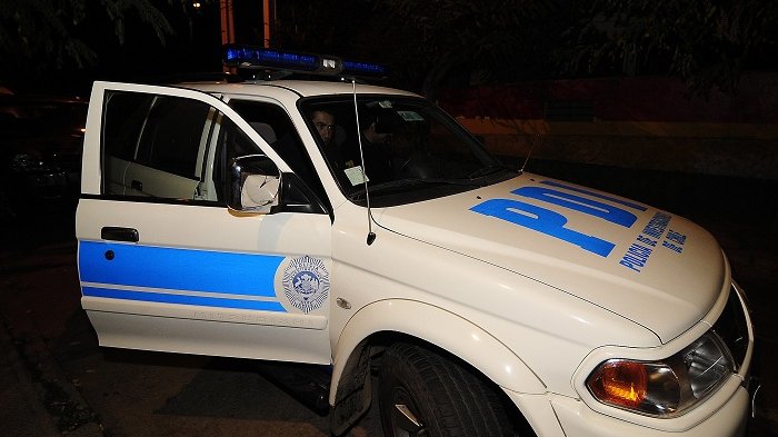 Hombre de 21 años fue encontrado muerto de un disparo en la cabeza en plena calle: Investigan ajuste de cuentas