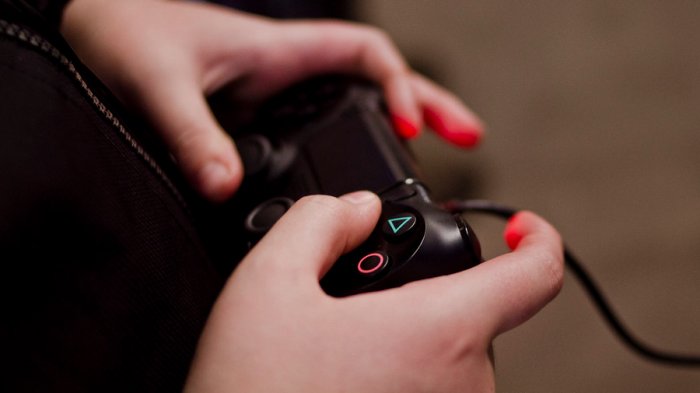 Ojo con las ventas por internet: Joven fue a vender su PS4 y terminó golpeado por delincuentes