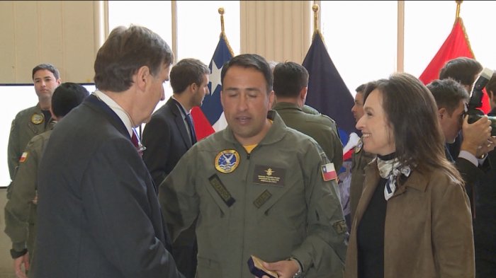 El emotivo encuentro entre la familia de la deportista que pasó 8 horas a la deriva con sus rescatistas