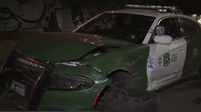 Persecución terminó con choque entre patrulla de Carabineros y un automóvil particular