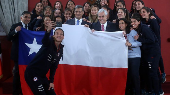 La Roja se despide con una visita a Piñera antes de partir al Mundial de Francia