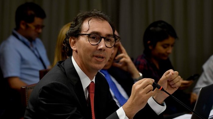 Subsecretario de Educación asegura que “cada sostenedor” deberá definir si revisa mochilas