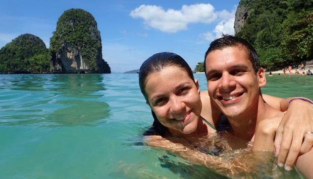 Pareja eligió viajar por 21 países de luna de miel en vez de celebrar una fiesta de boda