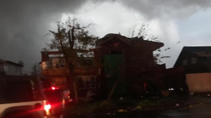 Es como el terremoto del 2010: Relatos de la devastación tras el paso del tornado en Los Ángeles