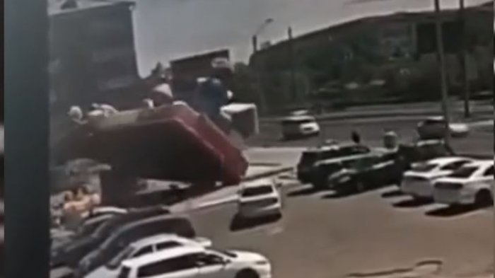 Viento hizo volar castillo inflable con niños adentro: 3 menores están graves