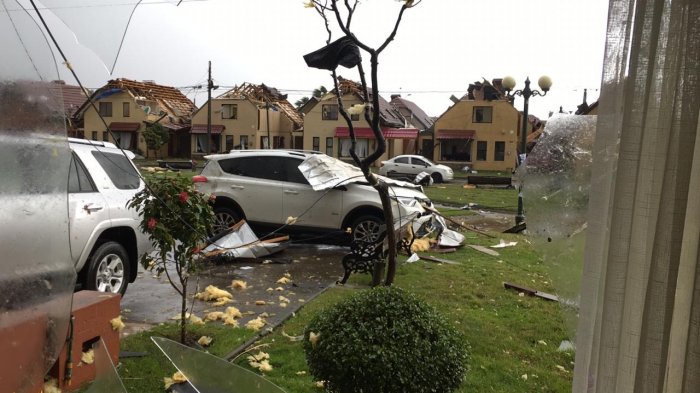 Fuerte tromba marina voló techos de casas y arrasó con locales en Talcahuano y Concepción