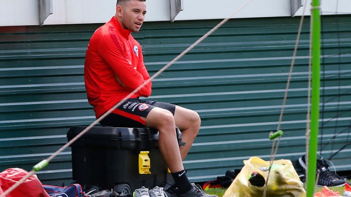 Ladrones ingresaron a casa de Eugenio Mena y le robaron su medalla de oro de la Copa América 2015