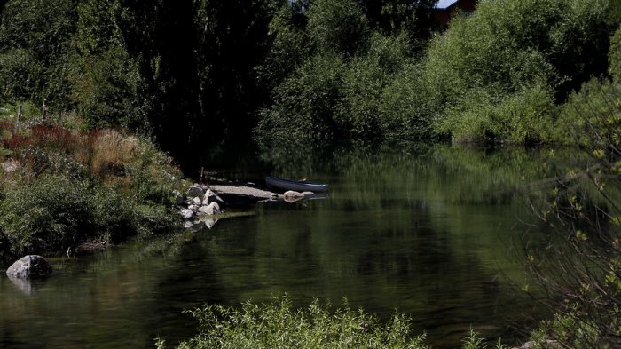 Hombre intentó tirar a su pareja a un río tras discusión: Ambos cayeron y fallecieron ahogados