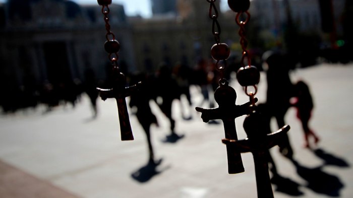 Finalmente fue sancionado: Sacerdote seguía celebrando misas pese a ser acusado de abusos sexuales