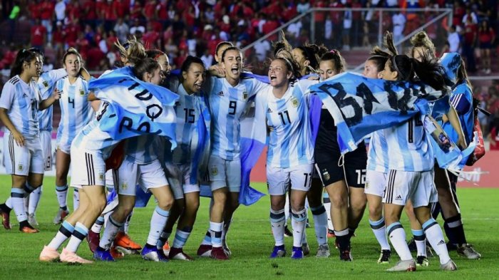 Sin DT, sin apoyo de la AFA y clasificando en repechaje: La dura lucha de Argentina en su camino a Francia 2019