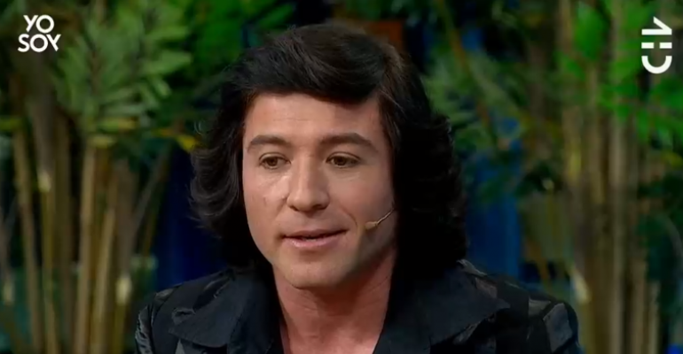 Imitador de Camilo Sesto explicó la causa de su cambio de apellido