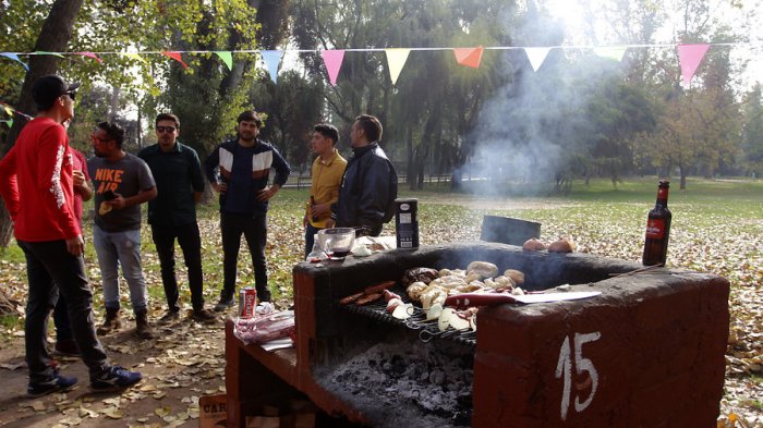 Temor por “efecto asado”: Contaminación podría aumentar a la hora de los partidos de la Roja en Copa América