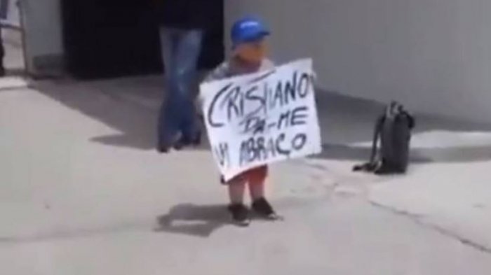 Cristiano Ronaldo hizo emotivo gesto a niño que sufre leucemia