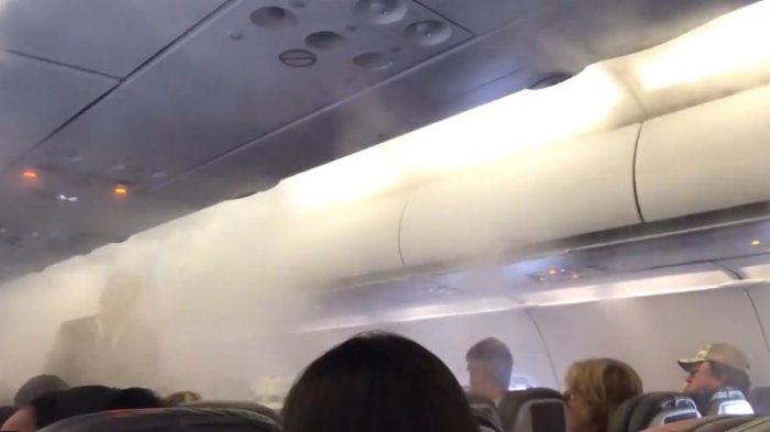 ¿Nubes dentro del avión? El extraño fenómeno que alertó a pasajeros al interior de un vuelo