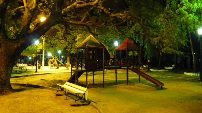 Insólito robo en Quillota: Sustrajeron resbalín desde una plaza y lo trasladaron en la maletera de un auto