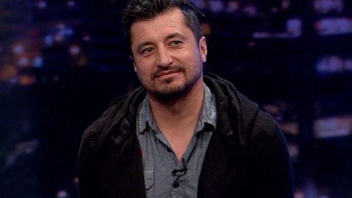 La nueva locura de Nico Peric: Salió a jugar con una polera con su cara