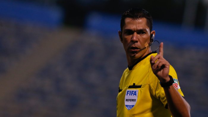 Paraguayo con solo 2 partidos internacionales dirigirá a la Roja frente a Japón