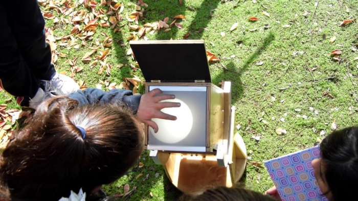 Se viene el eclipse: Las Condes lanzó taller de astronomía para niños