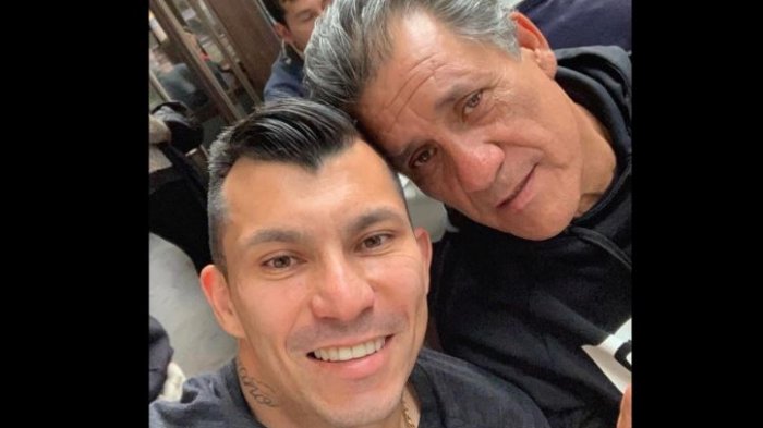 Desde Tomás González hasta Claudio Bravo: Así celebraron las figuras del deporte nacional el Día del Padre