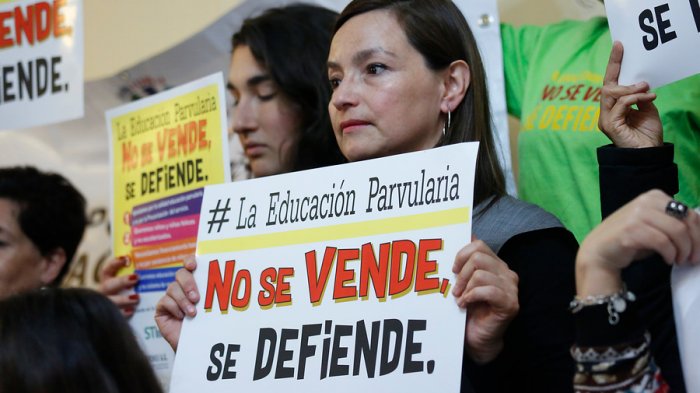 Educadores de párvulos inician huelga de advertencia en rechazo al proyecto de subvención