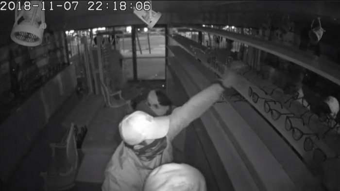 Asaltaban lujosas tiendas de lentes: Desbaratan banda que se especializaba en robos en Vitacura y Las Condes