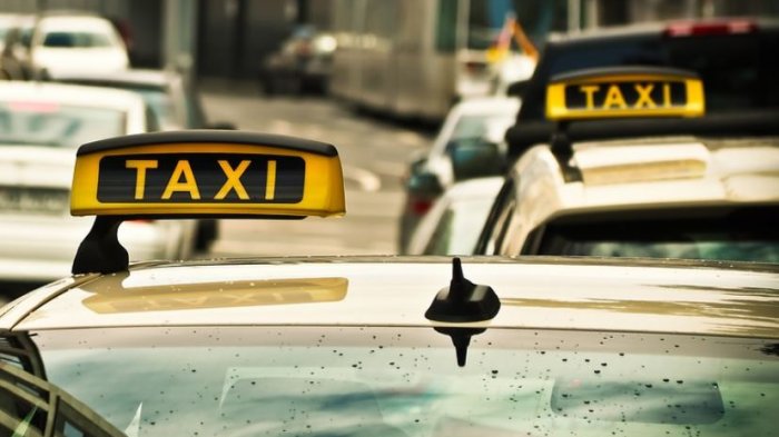 Hombre se bajó de taxi luego de discutir con su pareja: Ella fue violada y asaltada por el conductor