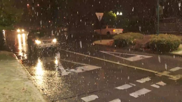 Vecinos del sector oriente de la capital se sorprendieron con caída de nieve