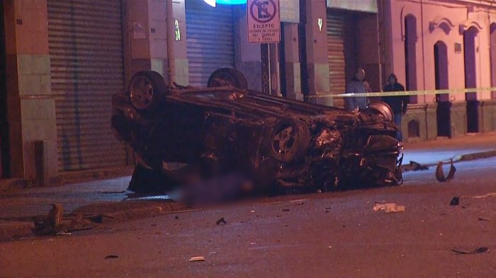 Tres muertos tras choque y volcamiento de auto en Valparaíso: Se investiga una carrera clandestina