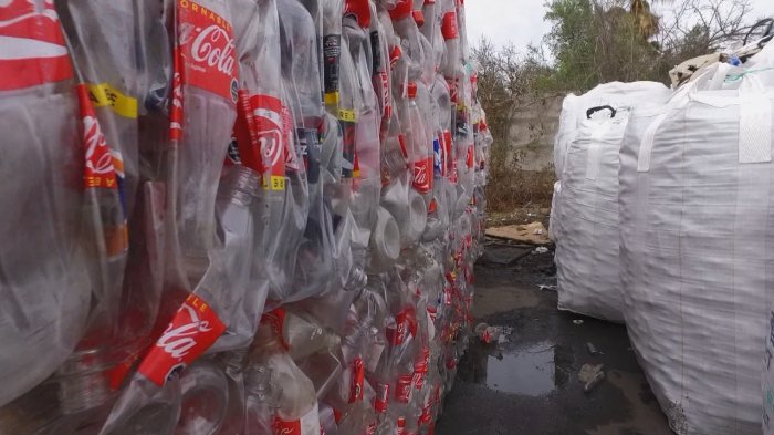 De botellas a objetos nuevos: La ruta de los envases PET, el único plástico 100% reciclable