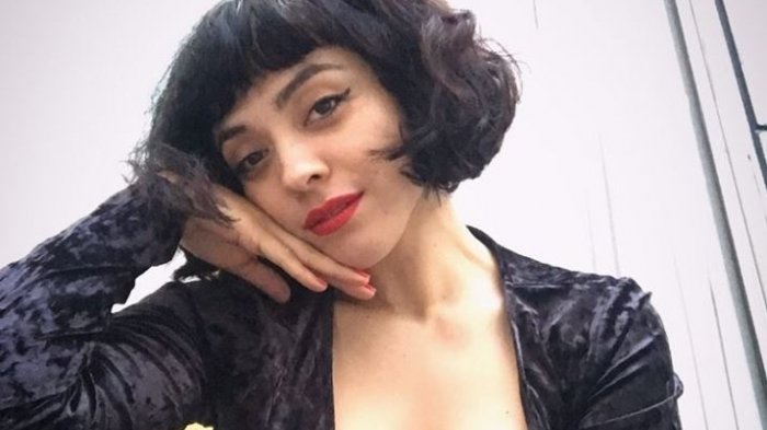 Mon Laferte se enorgullece de sus canas: 