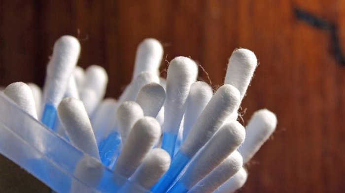 Sufrió grave infección cerebral por usar cotonitos